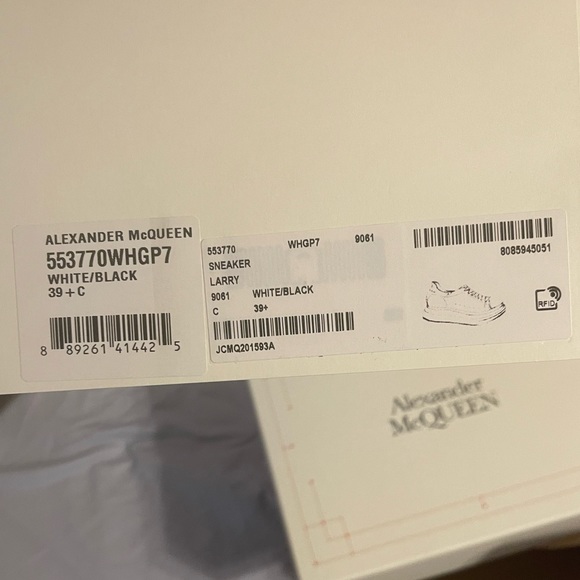 Brand new Alexander McQueen - Picture 12 of 16